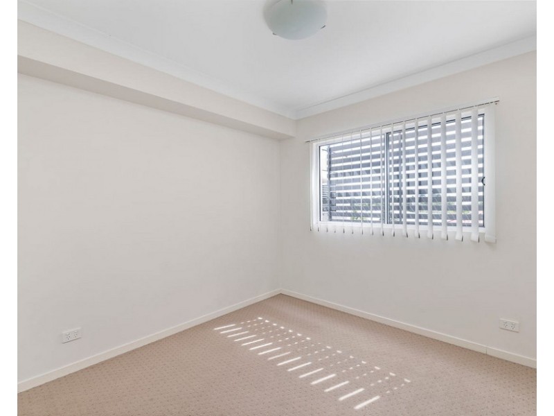 2/60 Ernest Street, Manly QLD 4179