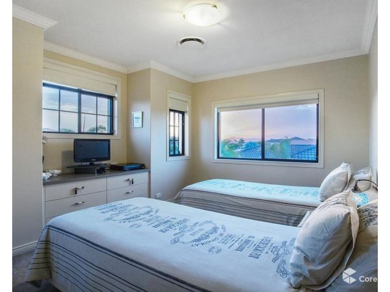 11 Windchimes Way, Helensvale QLD 4212