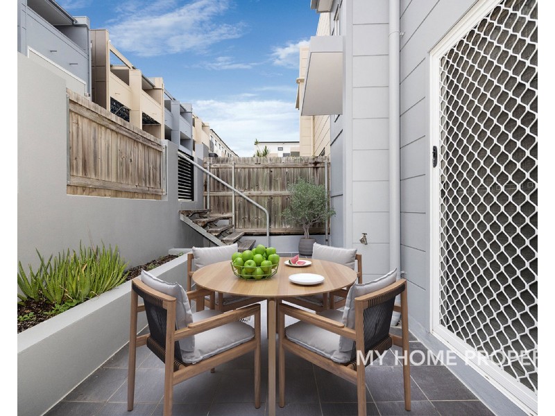 14/102-108 Nicholson Street, Greenslopes QLD 4120