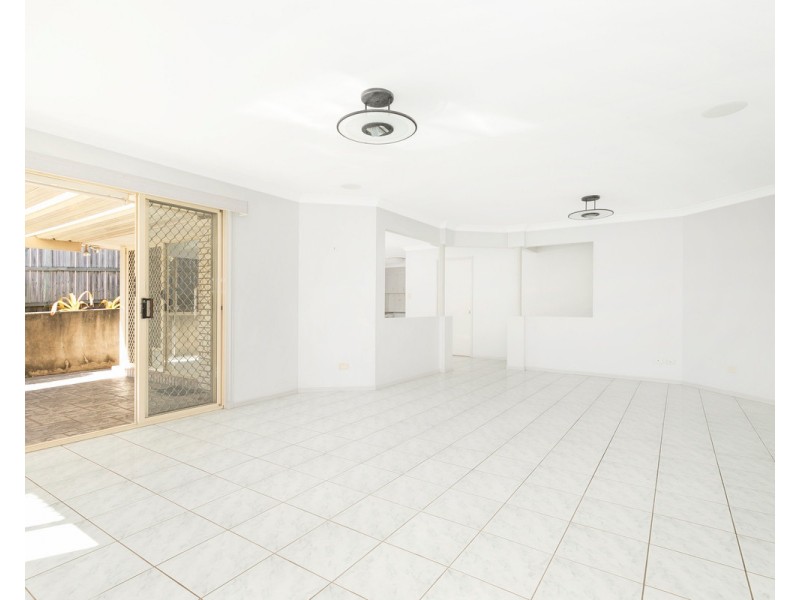 27 Brandella Street, Belmont QLD 4153