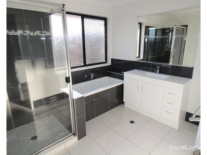 11 Richmond Terrace, Plainland QLD 4341