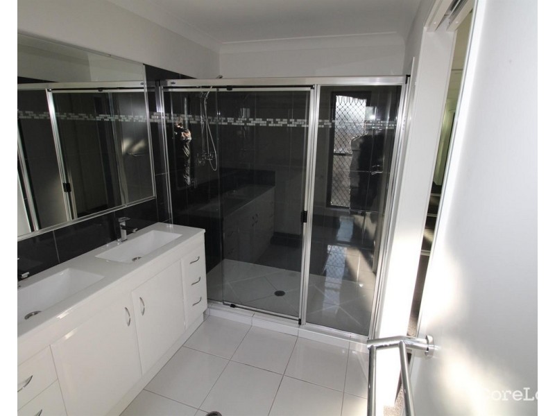 11 Richmond Terrace, Plainland QLD 4341