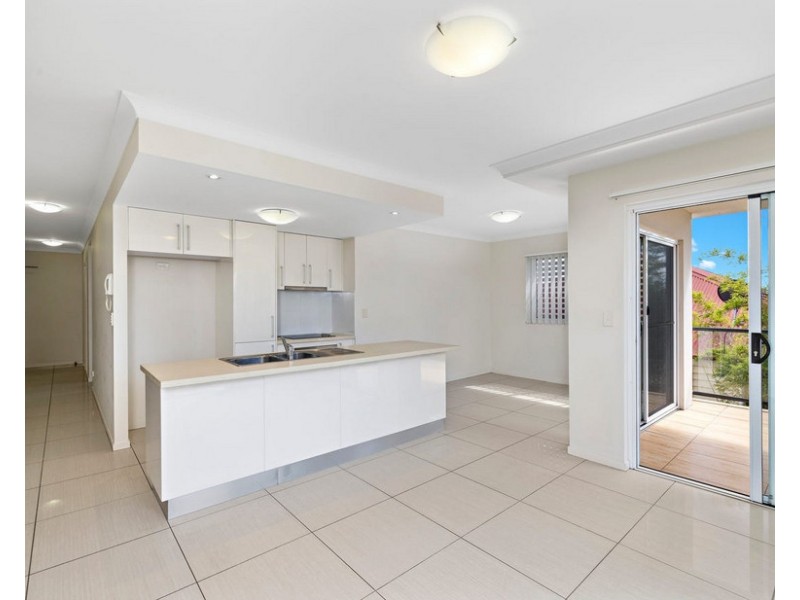 2/60 Ernest Street, Manly QLD 4179