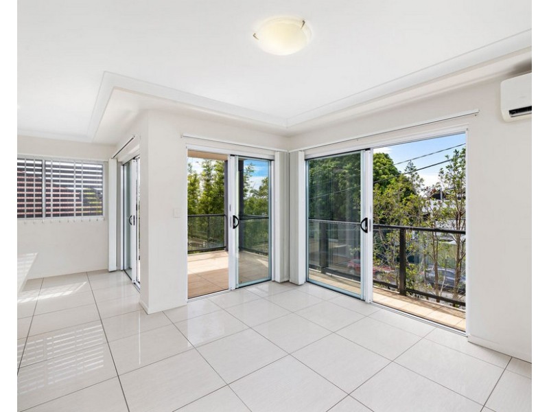 2/60 Ernest Street, Manly QLD 4179