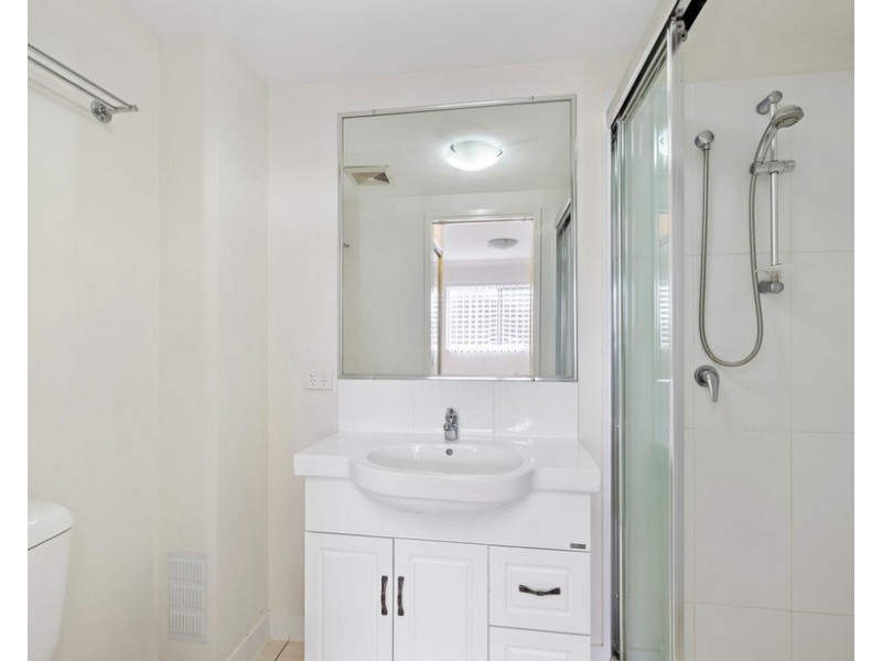 2/60 Ernest Street, Manly QLD 4179