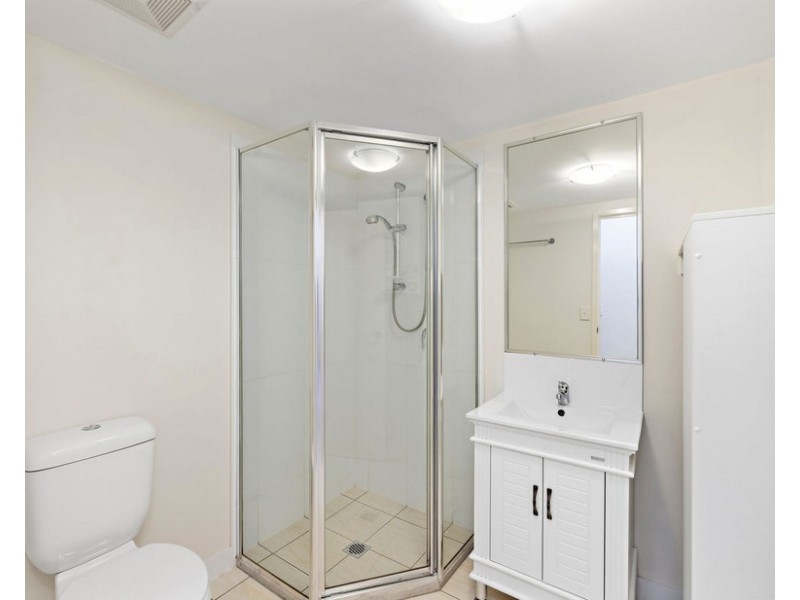 2/60 Ernest Street, Manly QLD 4179