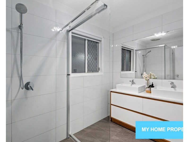 33 Brandella Street, Belmont QLD 4153