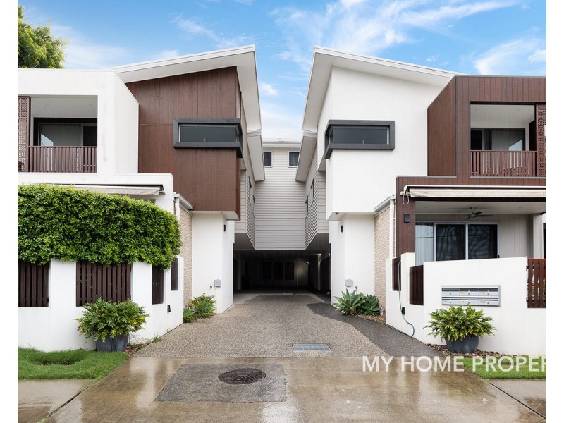 72 Dover Street, Hawthorne QLD 4171