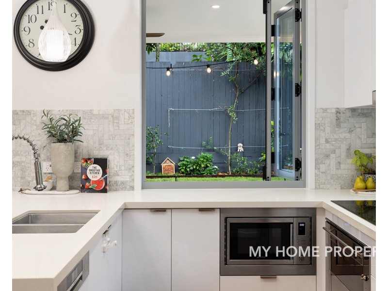 72 Dover Street, Hawthorne QLD 4171