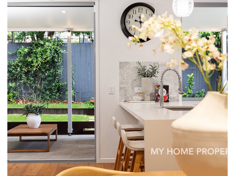 72 Dover Street, Hawthorne QLD 4171