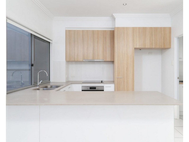 2/10 Koolatah Street, Carina QLD 4152