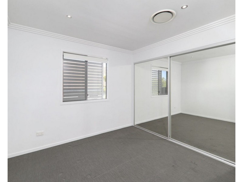 2/10 Koolatah Street, Carina QLD 4152