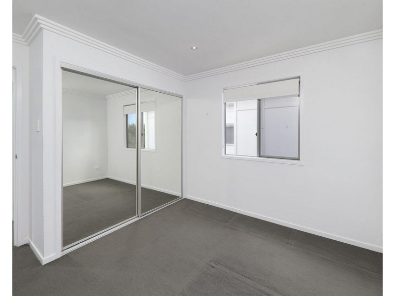 2/10 Koolatah Street, Carina QLD 4152