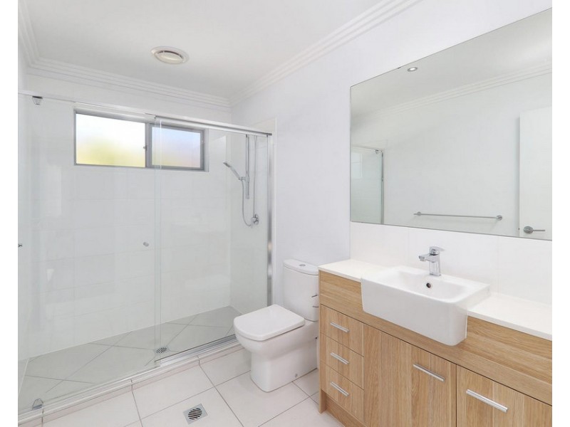 2/10 Koolatah Street, Carina QLD 4152