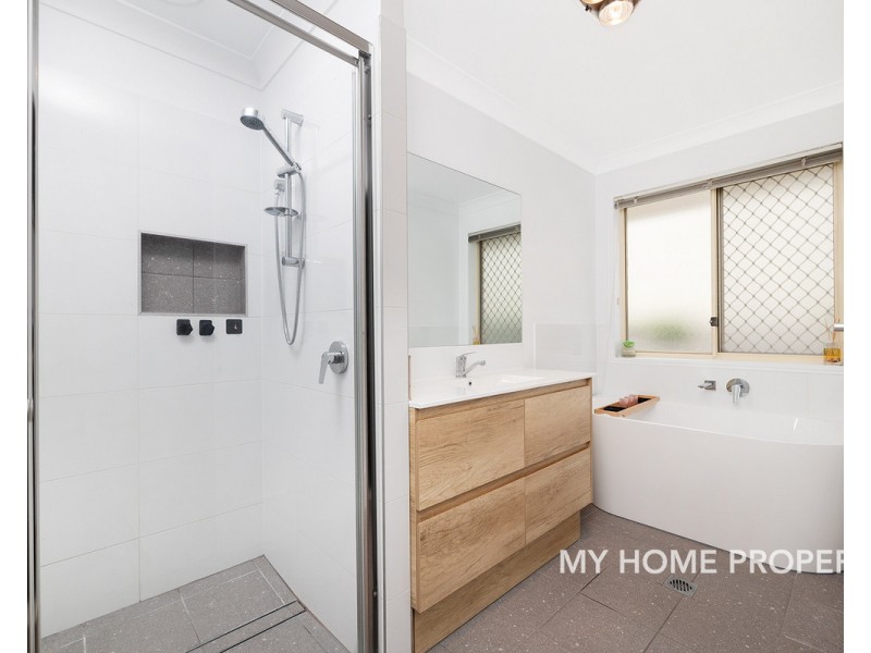 27 Brandella Street, Belmont QLD 4153