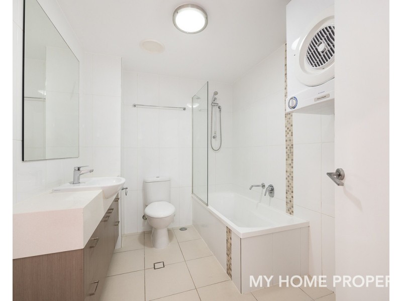 13/11 Riding Road, Hawthorne QLD 4171