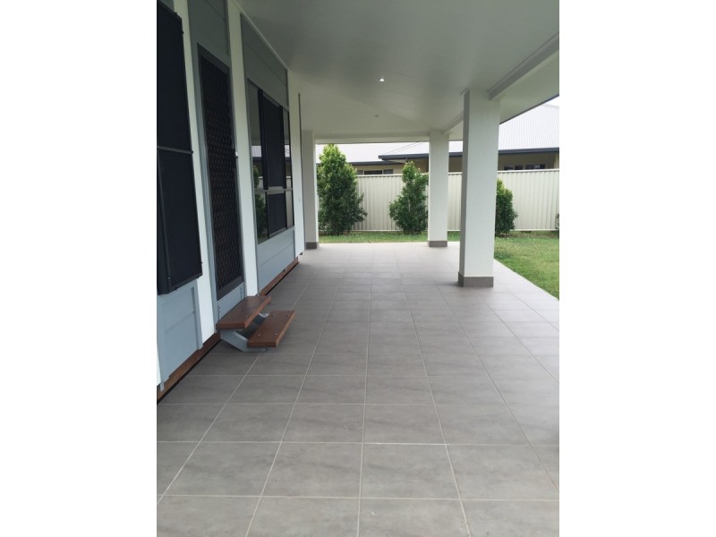 31 Mirrabook Avenue, Mareeba QLD 4880