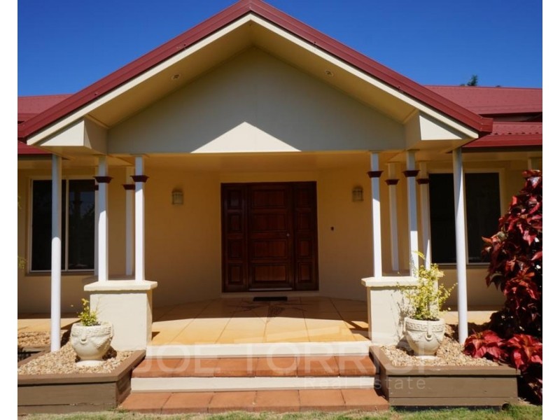2 Josephine Close, Mareeba QLD 4880