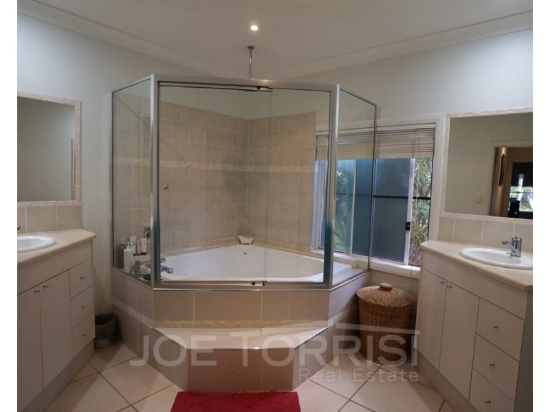 2 Josephine Close, Mareeba QLD 4880