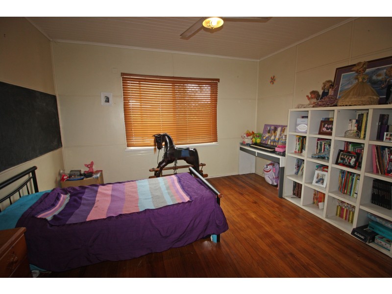 24 Macrae Street, Mareeba QLD 4880