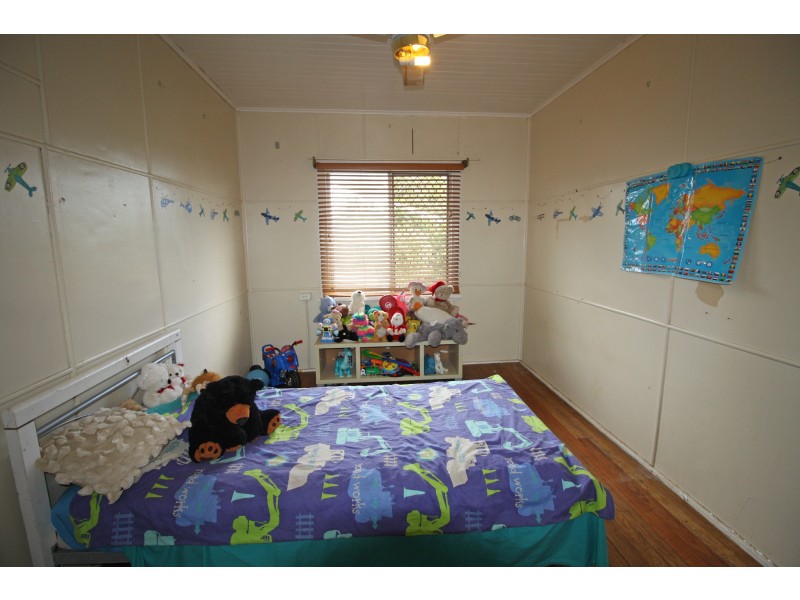 24 Macrae Street, Mareeba QLD 4880