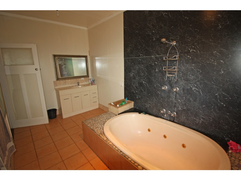 24 Macrae Street, Mareeba QLD 4880