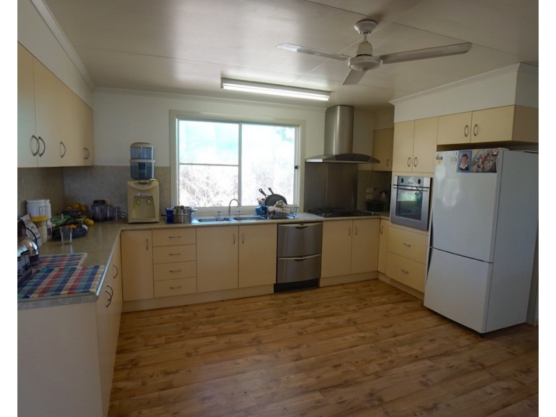 8 Kippen Drive, Mareeba QLD 4880