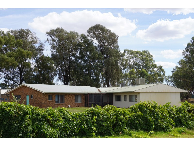 672 Main Canal Road, Coleambally NSW 2707