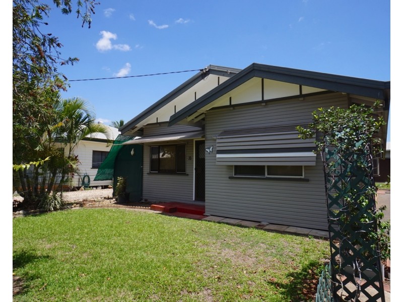 33 Robins Street, Mareeba QLD 4880