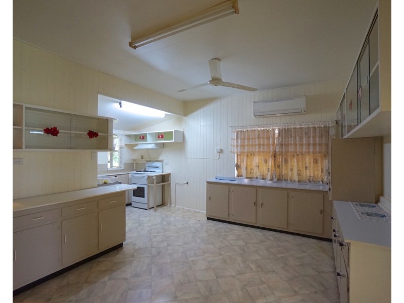 33 Robins Street, Mareeba QLD 4880