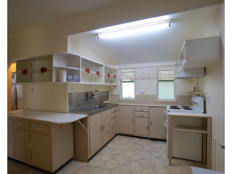 33 Robins Street, Mareeba QLD 4880