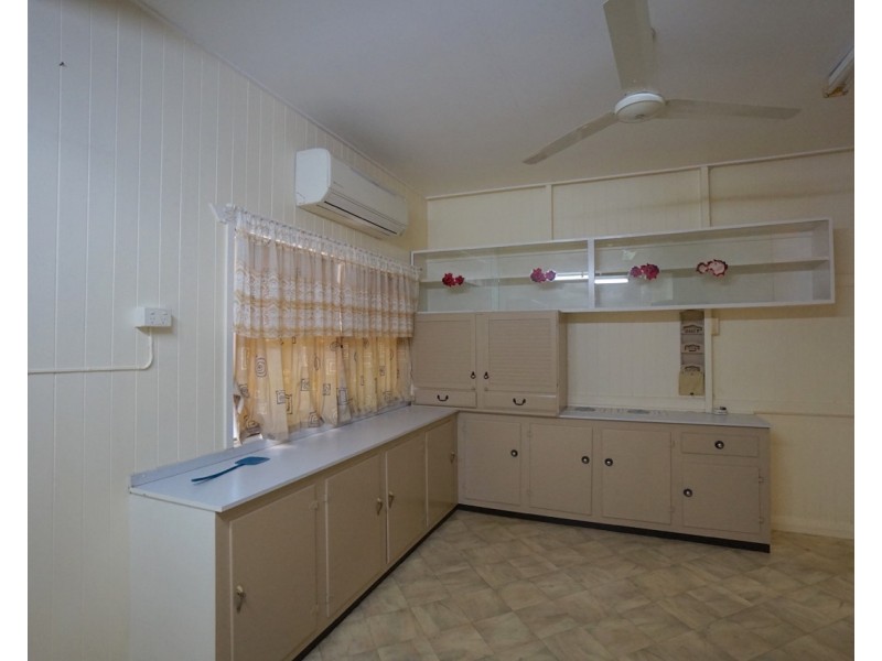 33 Robins Street, Mareeba QLD 4880