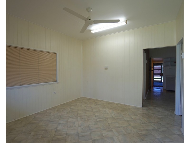 33 Robins Street, Mareeba QLD 4880