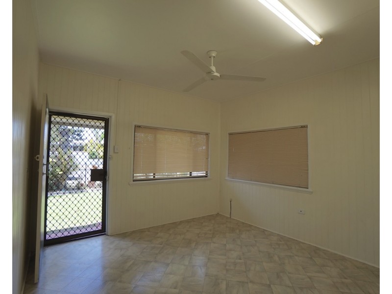 33 Robins Street, Mareeba QLD 4880