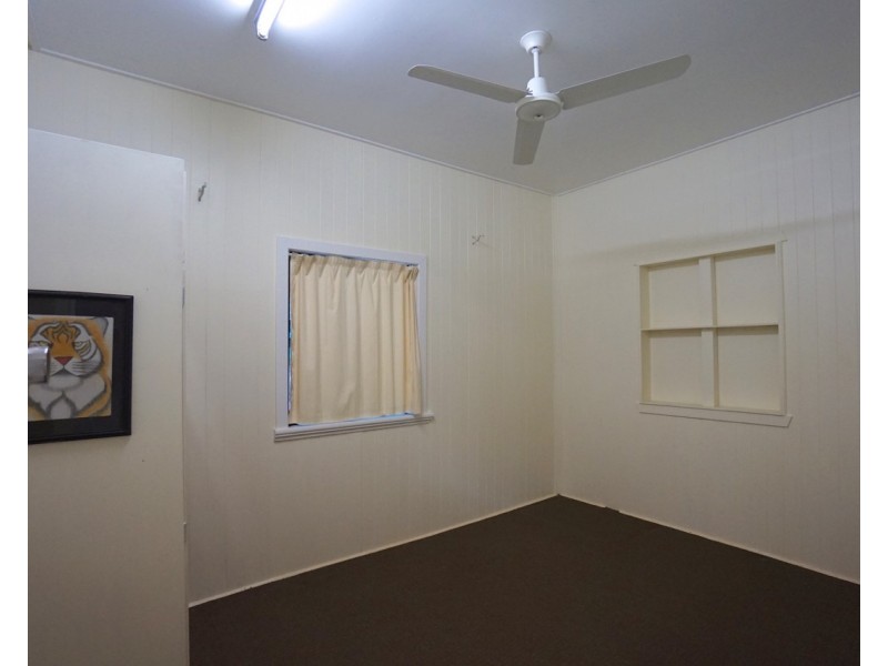 33 Robins Street, Mareeba QLD 4880