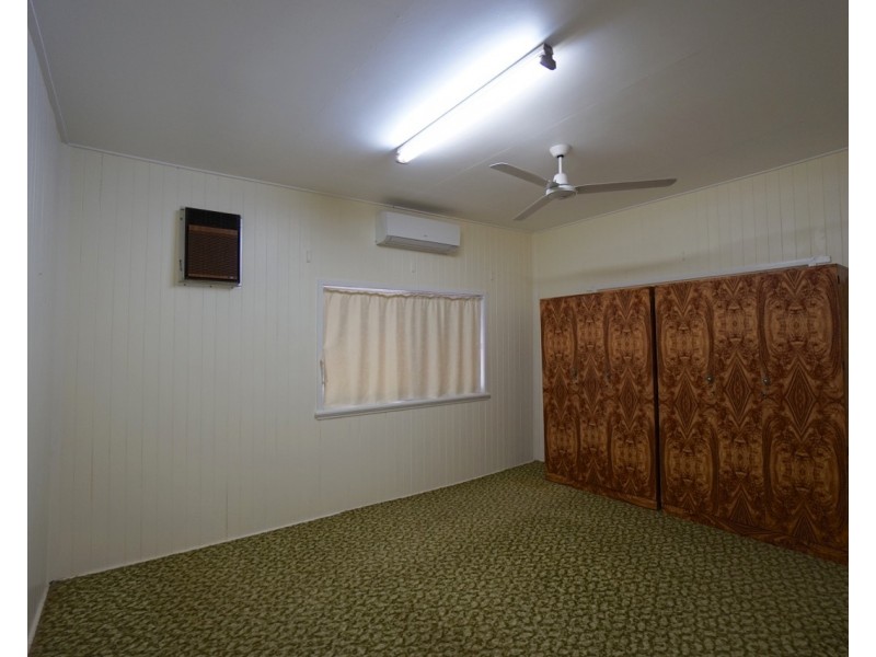 33 Robins Street, Mareeba QLD 4880