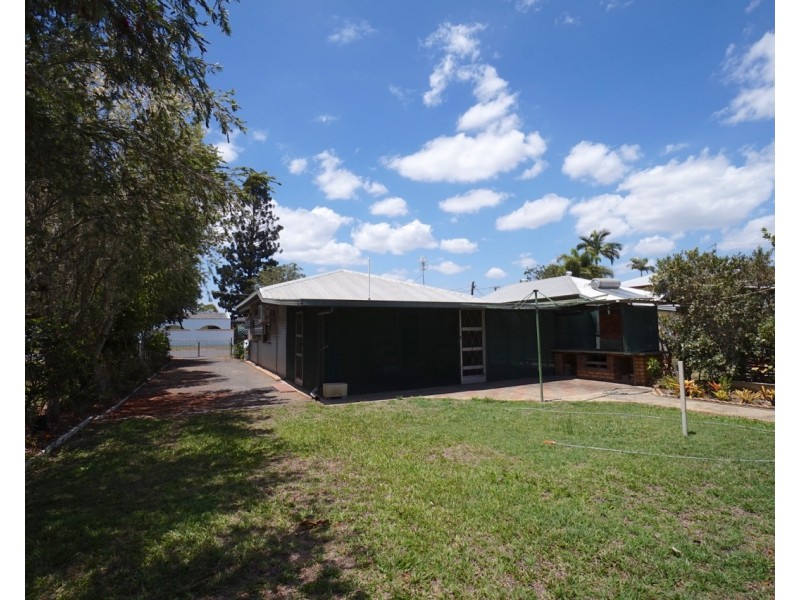 33 Robins Street, Mareeba QLD 4880
