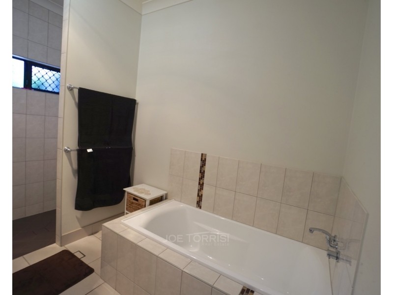 32 Jacinta Crescent, Mareeba QLD 4880