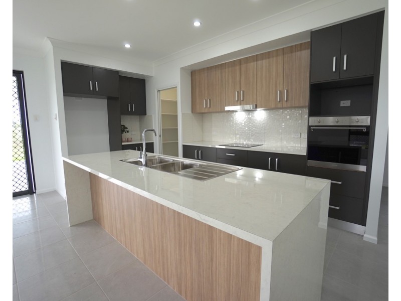 14 Dandaloo Close, Mareeba QLD 4880