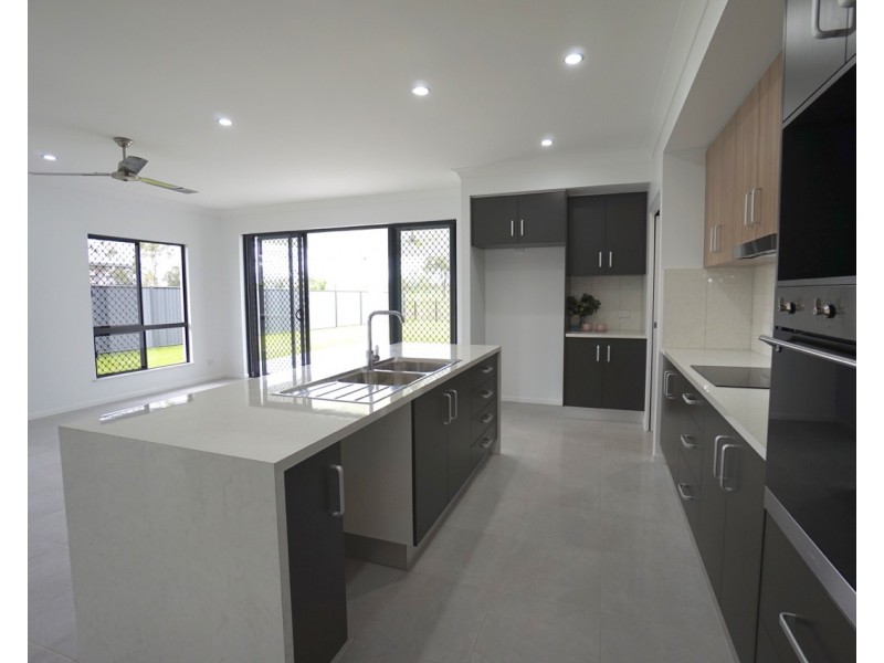 14 Dandaloo Close, Mareeba QLD 4880