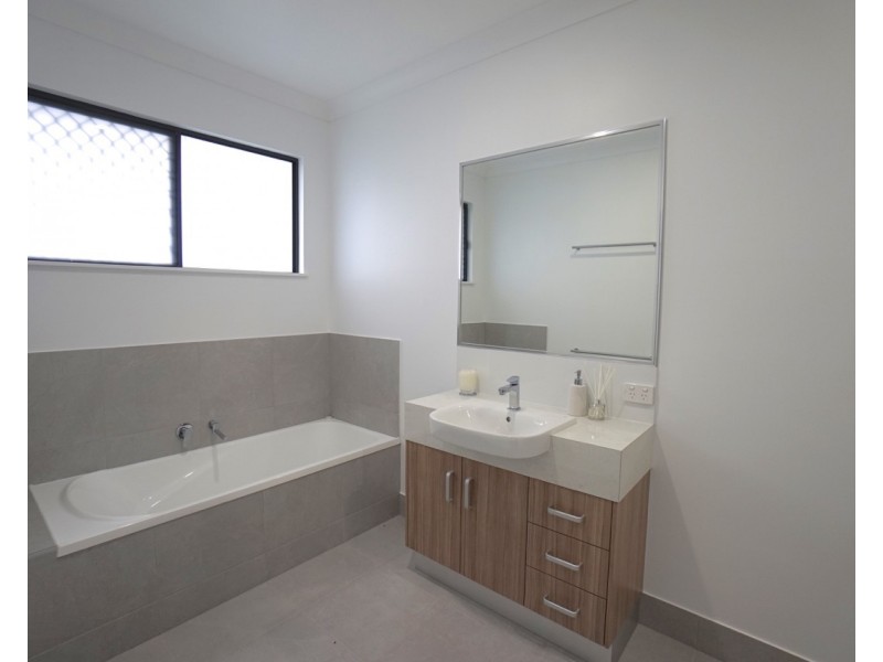 14 Dandaloo Close, Mareeba QLD 4880