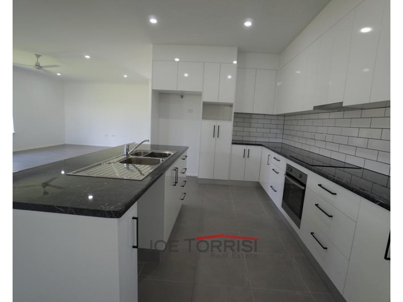 2 Yarrabee Close, Mareeba QLD 4880