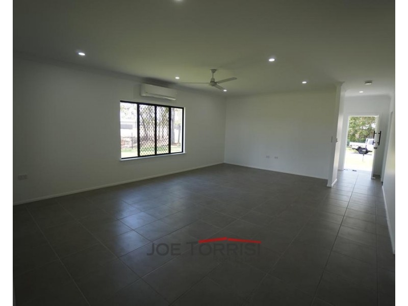 2 Yarrabee Close, Mareeba QLD 4880