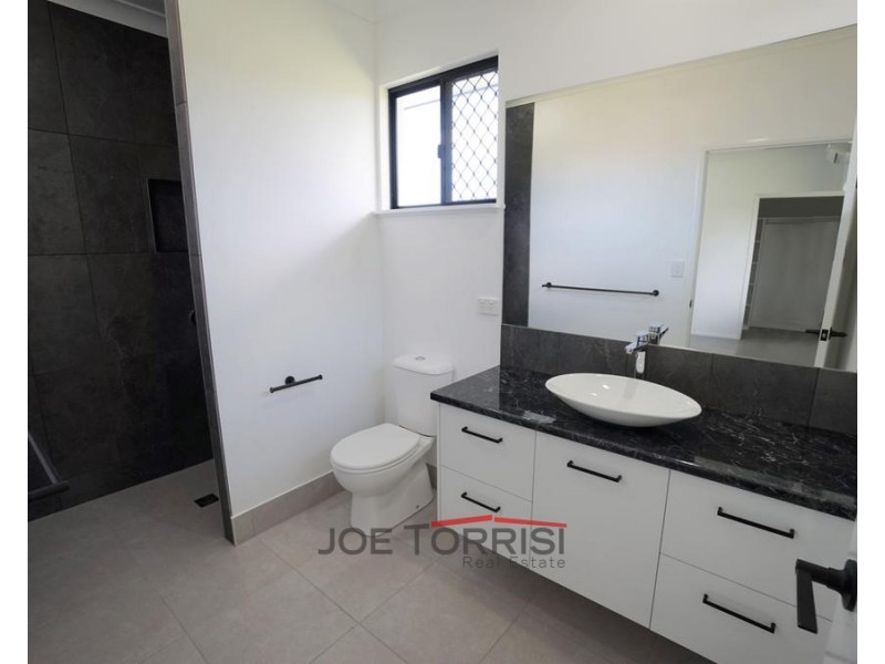 2 Yarrabee Close, Mareeba QLD 4880