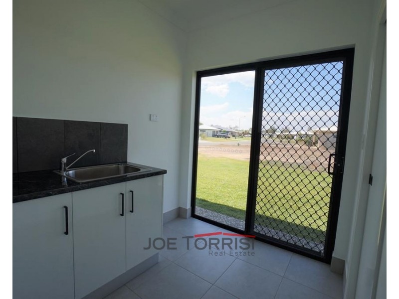 2 Yarrabee Close, Mareeba QLD 4880