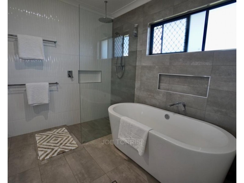 35 Karobean Drive, Mareeba QLD 4880