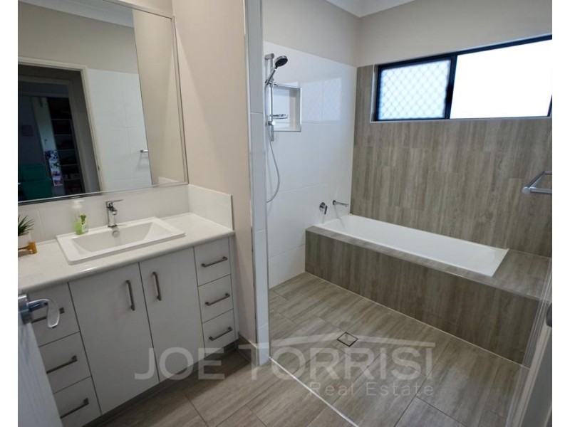 18 Dandaloo Close, Mareeba QLD 4880