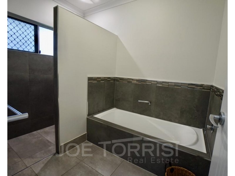 34 Amaroo Drive, Mareeba QLD 4880