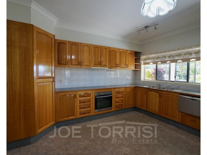 4 Seary Road, Mareeba QLD 4880