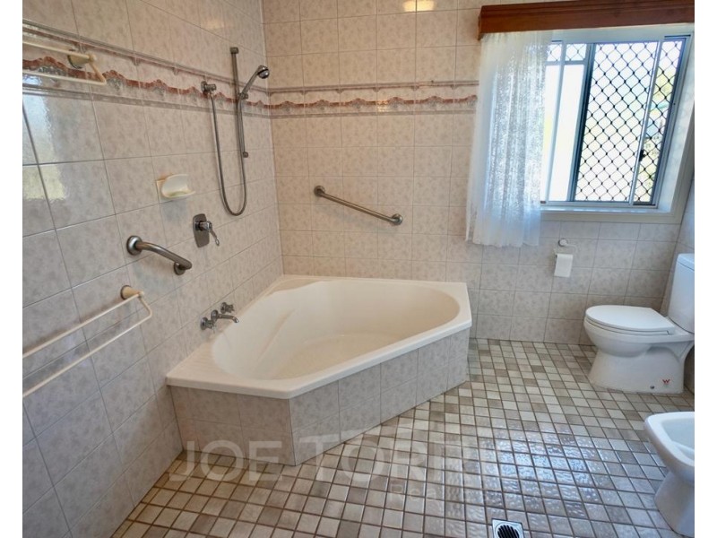 4 Seary Road, Mareeba QLD 4880